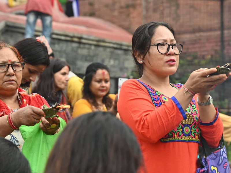 साउने साेमबार: पशुपतिमा दर्शनार्थीकाे घुइँचाे (तस्वीरहरू)